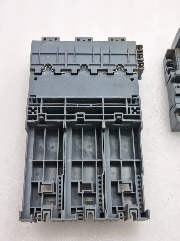 Siemens 3RV2917-4B Bsbar/Power Distribution Base Block for 3RV2